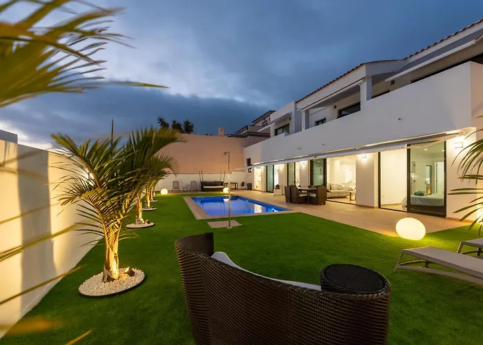 Villa Saras Village *