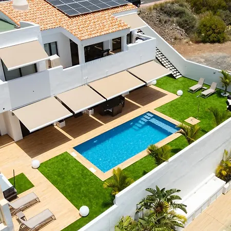 Villa Saras Village *