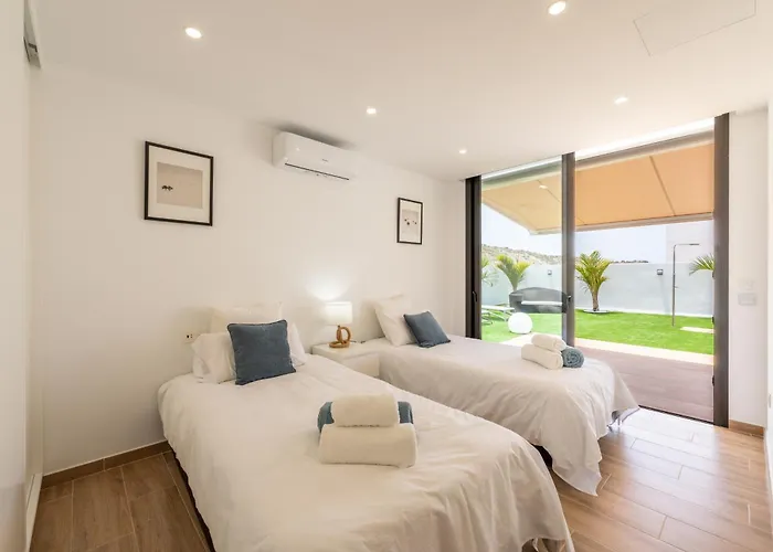 Villa Saras Village *